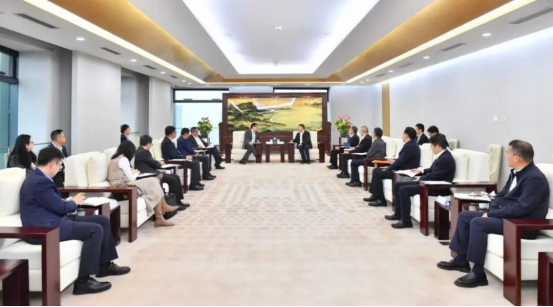 楊長利會見上海電氣董事長吳...